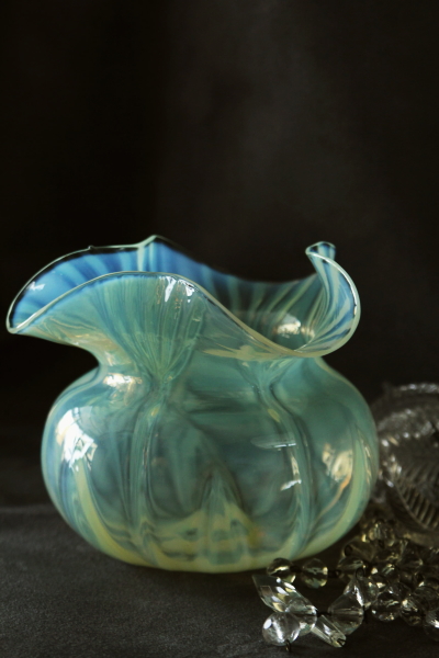 アンティークヴァセリンガラス　ウランガラス　ガラスボウル　硝子鉢　イギリス　ヴィクトリアン
