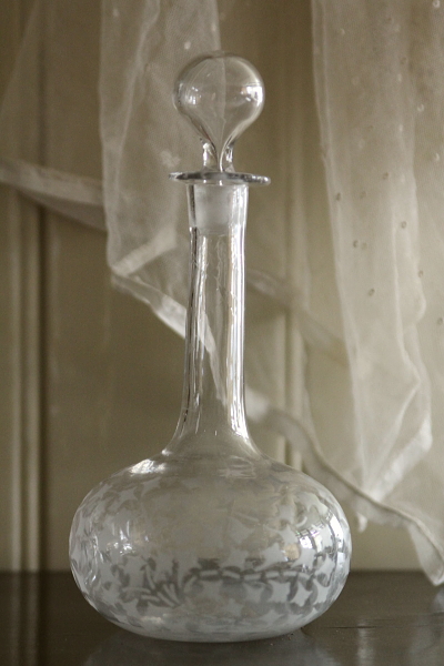 アンティークデキャンタ　吹きガラス　イギリス　ヴィクトリアン　花模様