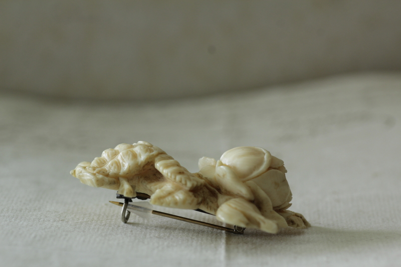 アイボリーブローチ　象牙　薔薇ローズ　ヴィクトリアン　アンティークジュエリー　イギリス　フランス　ドイツ
