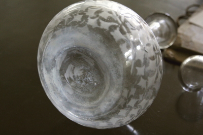 アンティークデキャンタ　吹きガラス　イギリス　ヴィクトリアン　花模様