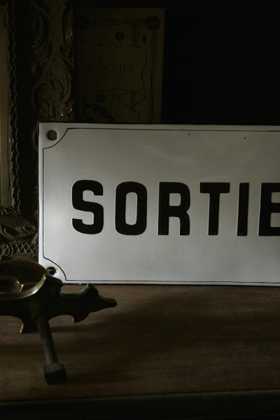 アンティークホーローサイン フランス 出口 SORTIE 【Antiques Truffle アンティークホーローサイン フランス 出口 SORTIE 【Antiques Truffle