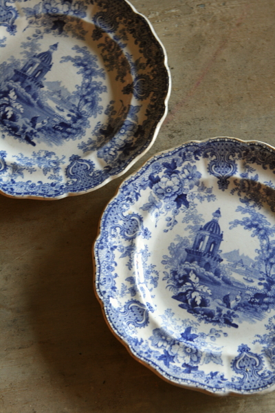 アンティーク、ブルーアンドホワイトの皿