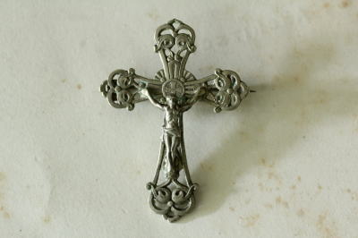 アンティークシルバーブローチ　フランス　クロス　十字架　カトリック