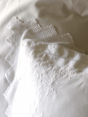 アンティークベッドリネン　コットンナイティケース　クッション　花柄刺繍　クロッシェレース　イギリス