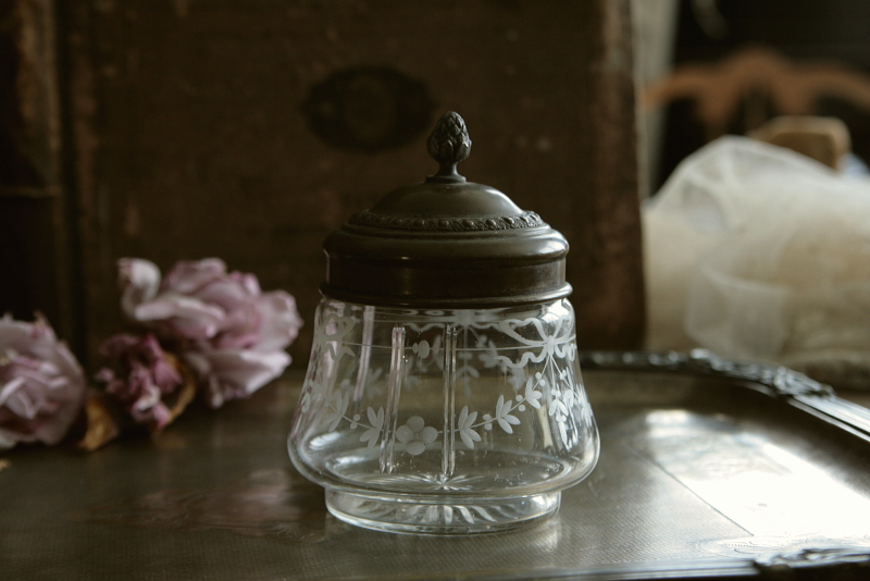♪フランスアンティーク リボンのガラスポットシュガーポットボンボニエール小物入れ ♪フランスアンティーク リボンのガラスポットシュガーポットボンボ