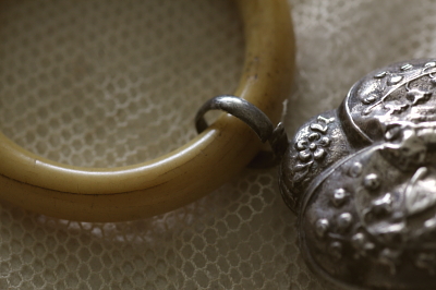 アンティーク　ベビー　ラトル　天使　エンジェル フランスアンティーク ＊ 1930年代 ＊ エンジェルのレリーフの