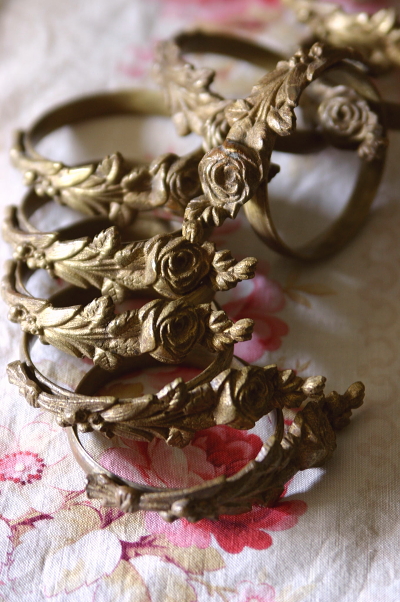 ✻専用✻　アンティーク ブロンズ 薔薇のカーテンリング 5個セット ✻専用✻ アンティーク ブロンズ 薔薇のカーテンリング 5個セット