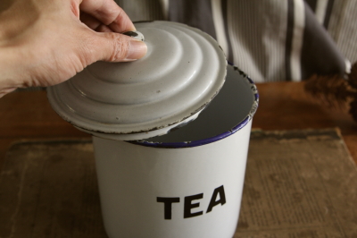 アンティークホーローキャニスター イギリス TEA 紅茶缶
