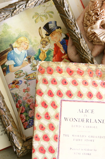 アンティークブック　イギリス　Alice in wonderland