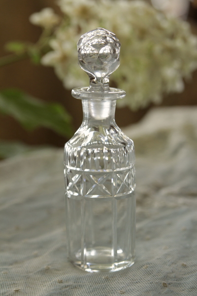 アンティークカットクリスタルボトル　イギリス　香水瓶　オイルポット
