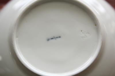 ドイツKPM白磁ベース　アンティーク ドイツ KPM 白磁ベース アンティーク - メルカリ