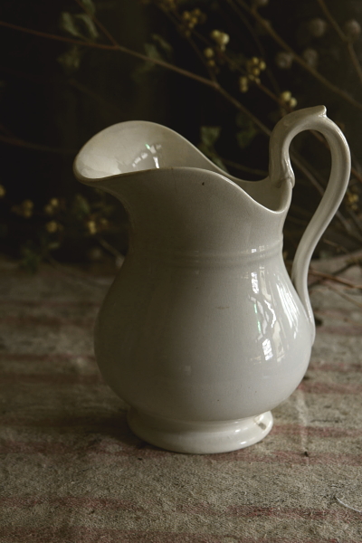 アンティーク好き‼️自由ヶ丘39 白いアンティークピッチャー アンティーク好き‼️自由ヶ丘Depot39 白いアンティークピッチャー