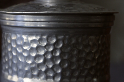 アンティークアルミキャニスター イギリス 槌目 【Antiques