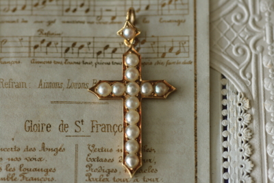 アンティーククロスペンダント十字架　ハーフパール真珠　ヴィクトリアン　エドワーディアン　イギリス