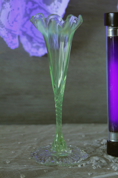 ☆G1703☆ アンティーク ウランガラス 花瓶 花器 ヨーロッパ