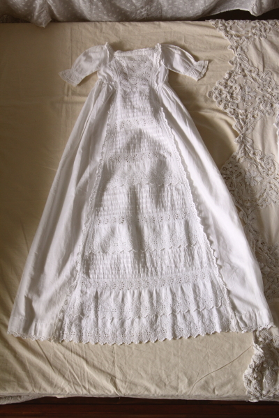 アンティーククリスニングドレス　ベビードレス　カットワーク　ヴィクトリアン　イギリス