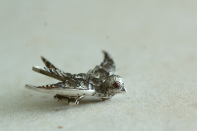 アンティークシルバーブローチ ツバメ ヴィクトリアン ペースト