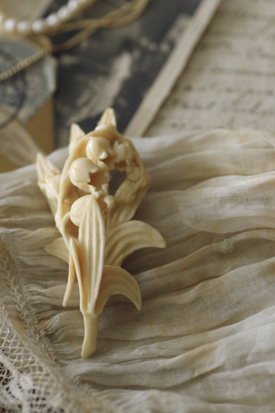 希少　アンティーク　アイボリー彫刻ブローチk 希少 アンティーク アイボリー彫刻ブローチk 希少 アンティーク