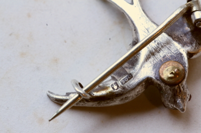 【アンティーク 】 ツバメブローチ ペーストガラスシルバー900 ヴィクトリアン ヴィクトリアン シルバーxクリアグラス ツバメブローチ