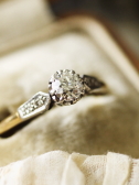 ヴィンテージダイヤモンドリング　アンティークエンゲージリング　ウェディング　婚約指輪　ソリテールリング　プラチナ　18ゴールド　イギリス