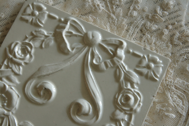 アンティークレリーフタイル フランス バラ リボン ガーランド