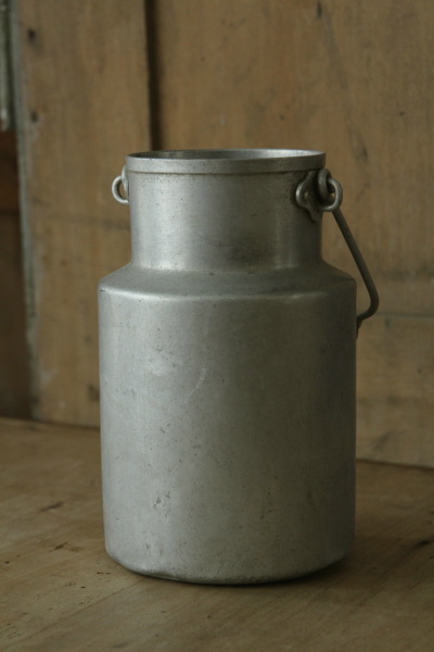 アンティークアルミミルク缶　フランス
