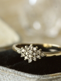 ヴィンテージダイヤモンドリング　アンティークエンゲージリング　ウェディング　婚約指輪　クラスターリング　9カラットゴールド　イギリス