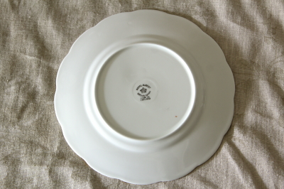アンティークシルバーケーキスタンド　イギリス　白皿　ロイヤルアルバート　三段