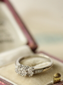 ヴィンテージダイヤモンドリング　アンティークエンゲージリング　ウェディング　婚約指輪　デイジーリング　9カラットゴールド　イギリス