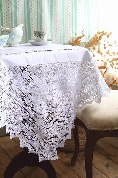 アザミのクロッシェブレード　リネンテーブルクロス　イギリス アンティークストリュフ