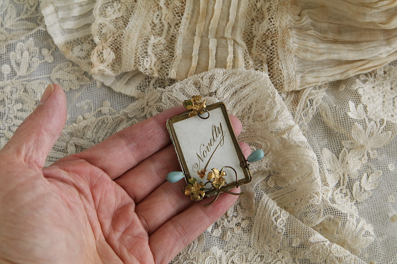 小さなスーベニールフォトスタンド　フランス アンティークストリュフ