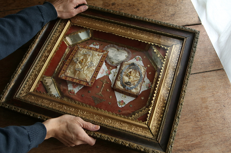 洗礼記念の天使のフレーム　ポーランド　クロスターアルバイテン　ウクライナ アンティークストリュフ 20251224