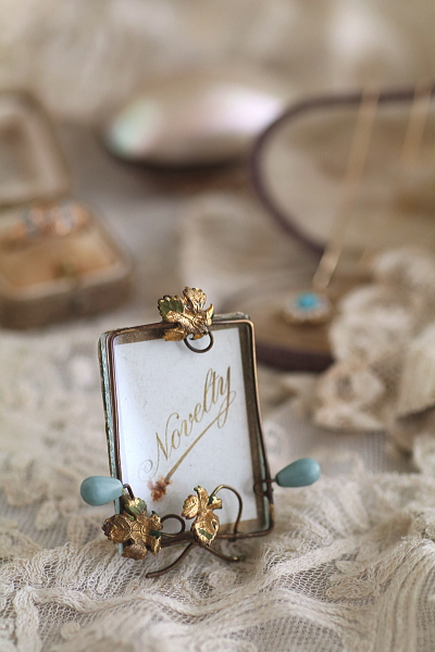 小さなスーベニールフォトスタンド　フランス アンティークストリュフ 20251029