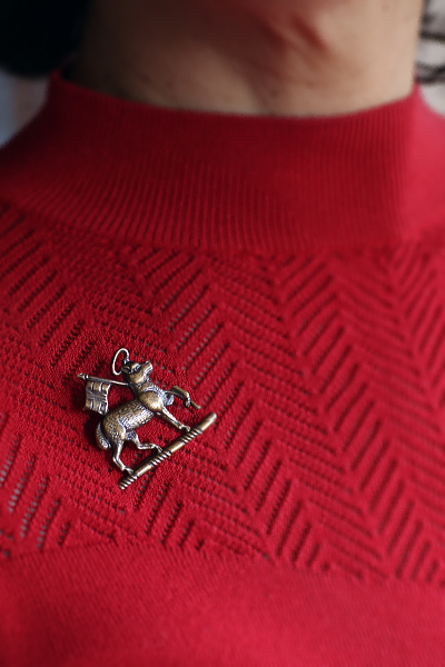 仔羊紋のメタルバッジ　イギリス アンティークストリュフ