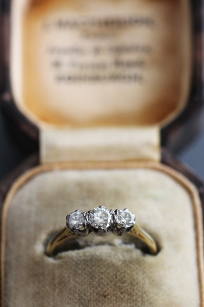 アンティークダイヤモンドリング　3連　指輪　エンゲージリング　ブリリアントカット　イギリス