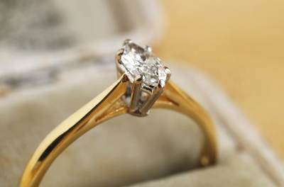 アンティークマーキスカットダイヤモンドリング　エンゲージリング　指輪　ヴィンテージジュエリー　イギリス
