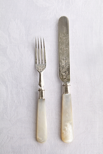 マザーオブパールハンドル　デザートナイフ&フォーク　ヴィクトリアン　イギリス アンティークストリュフ