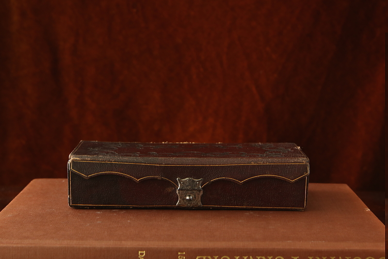 革表紙の裁縫セット　Lady's Companion　イギリス アンティークストリュフ