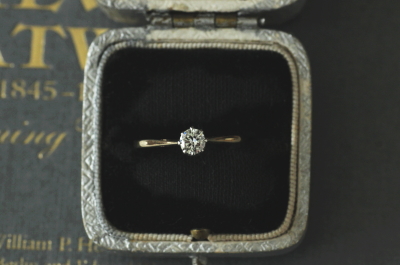 アンティークダイヤモンドソリテールリング　ソリティア　婚約指輪　エンゲージ　ヴィンテージ