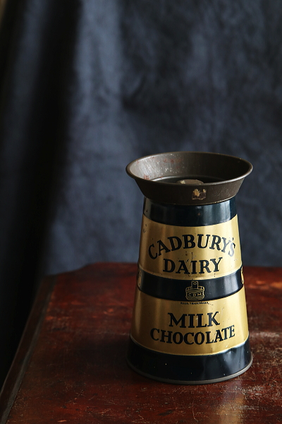 ミルクチャーン型　キャドバリーチョコレートティン　CADBURY　イギリス アンティークストリュフ 20251118