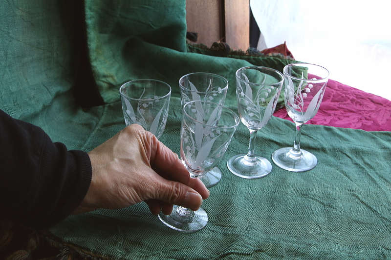 スズランのクリスタルシェリーグラス　イギリス　ヴィクトリアン アンティークストリュフ