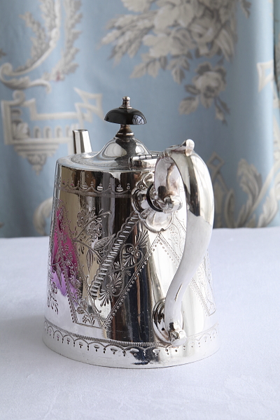 花のエングレービングのティーポット　ヴィクトリアン　イギリス アンティークストリュフ