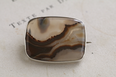 シルバーフレーム　アゲートブローチ　イギリス アンティークストリュフ