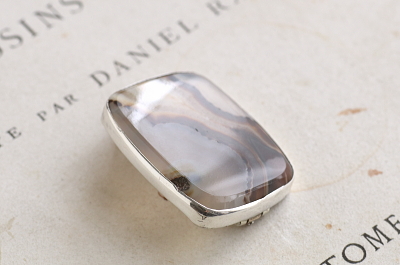 シルバーフレーム　アゲートブローチ　イギリス アンティークストリュフ