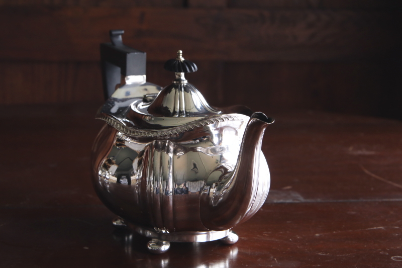 紅茶器三点セット　シルバーティーポット　クリーマー　シュガーポット　イギリス