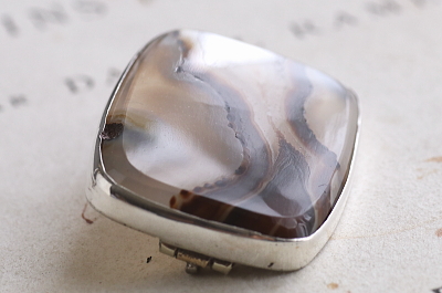 シルバーフレーム　アゲートブローチ　イギリス アンティークストリュフ