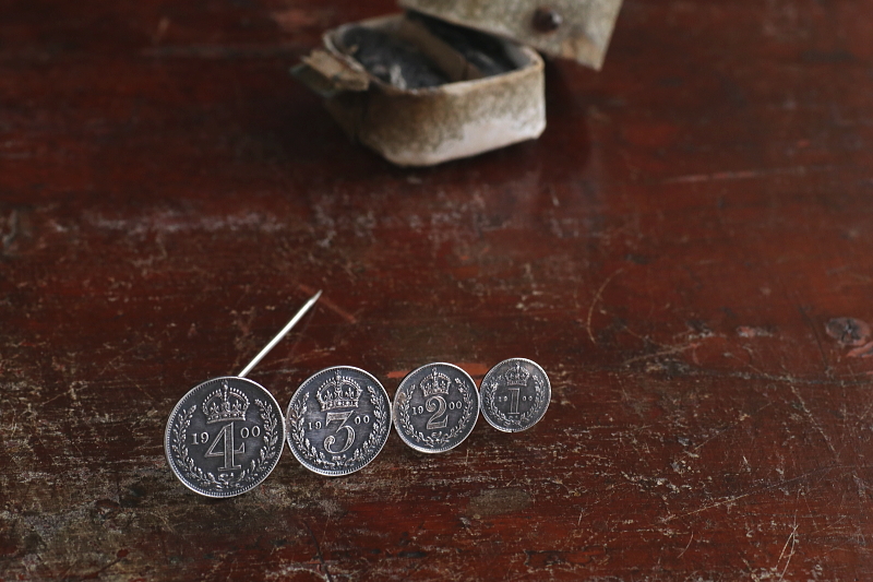 ヴィクトリア女王　モーンディマネーブローチ　イギリス アンティークストリュフ