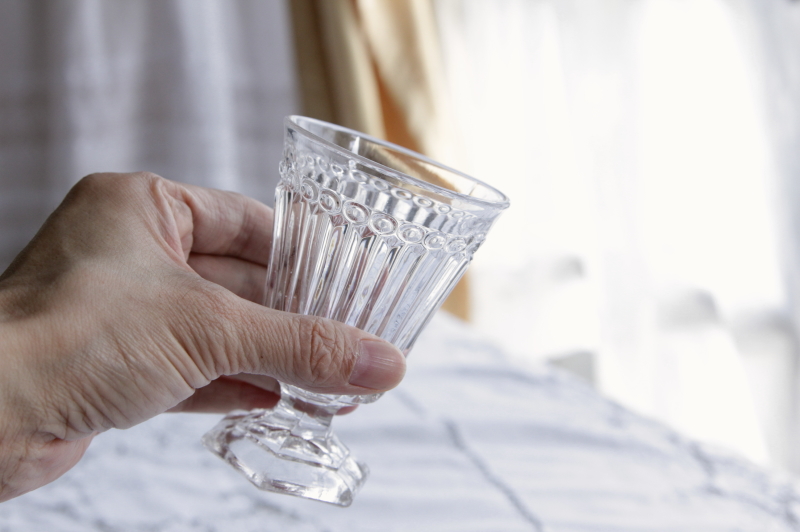 アンティークプレスガラスゴブレット　VERRE À VIOLETTE　スミレ　フランス