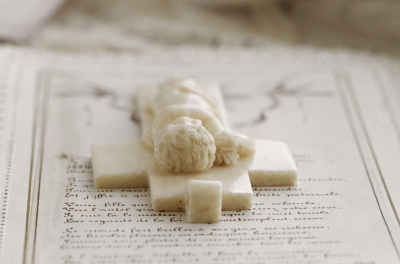アンティークアイボリーペンダント　象牙　幼子イエス　十字架　フランス