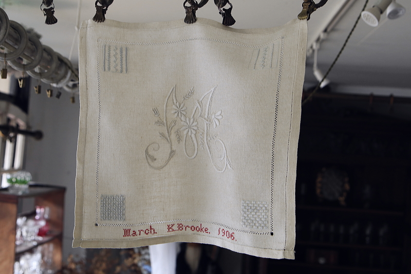 花文字刺繍のサンプラー　イギリス　アンティークストリュフ
